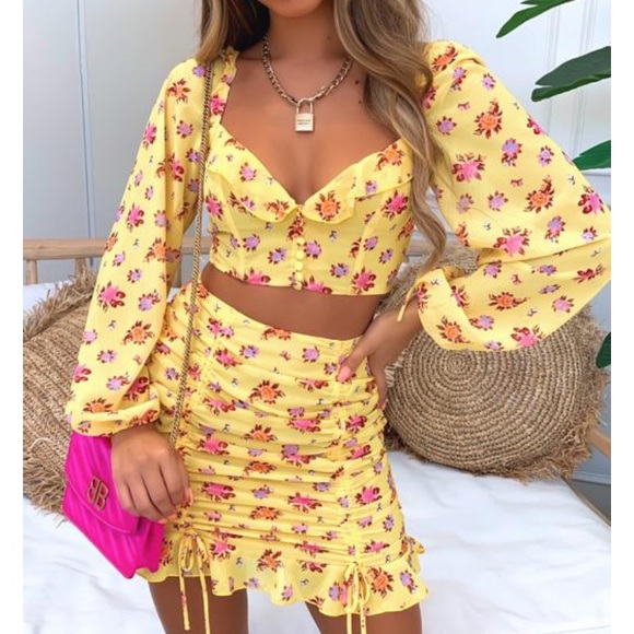 ISO: White Fox Yellow Dahlia outfit - Picture 1 of 1